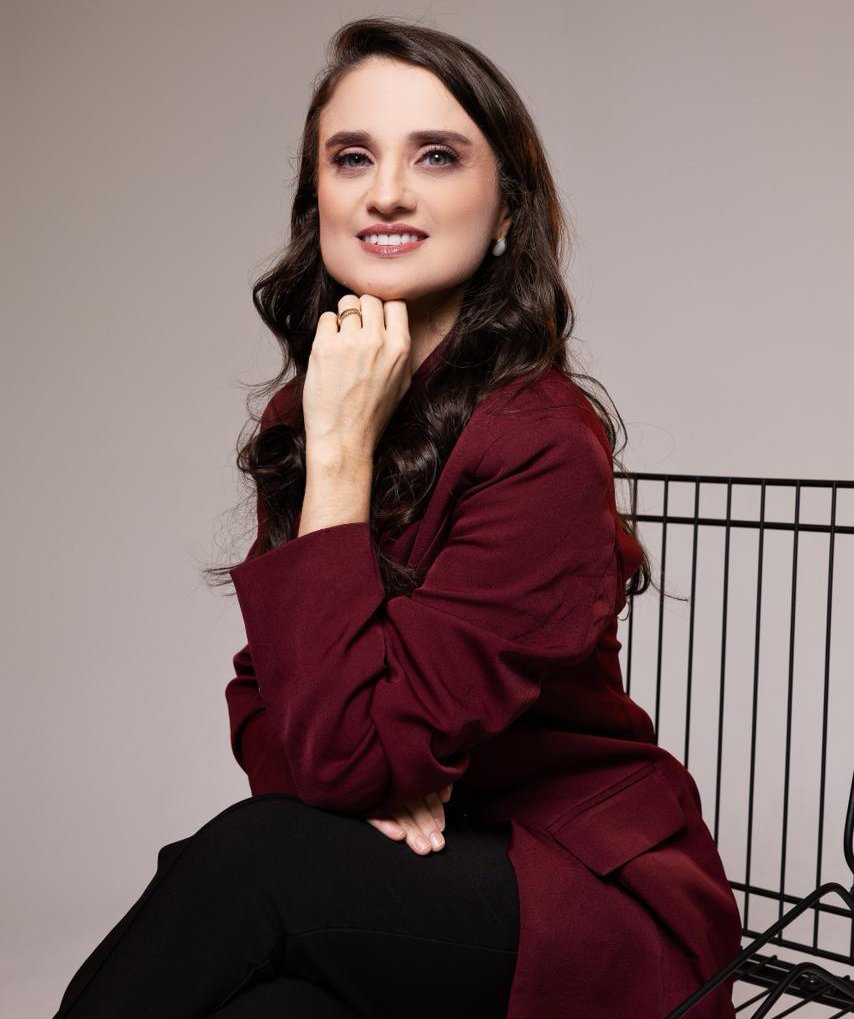 Dra. Fernanda Goulart em seu consultório em Manaus